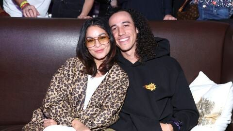 Vanessa Hudgens y Cole Tucker