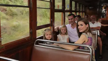 El viaje de la familia real en el tren de Sóller el 6 de junio de 2012.