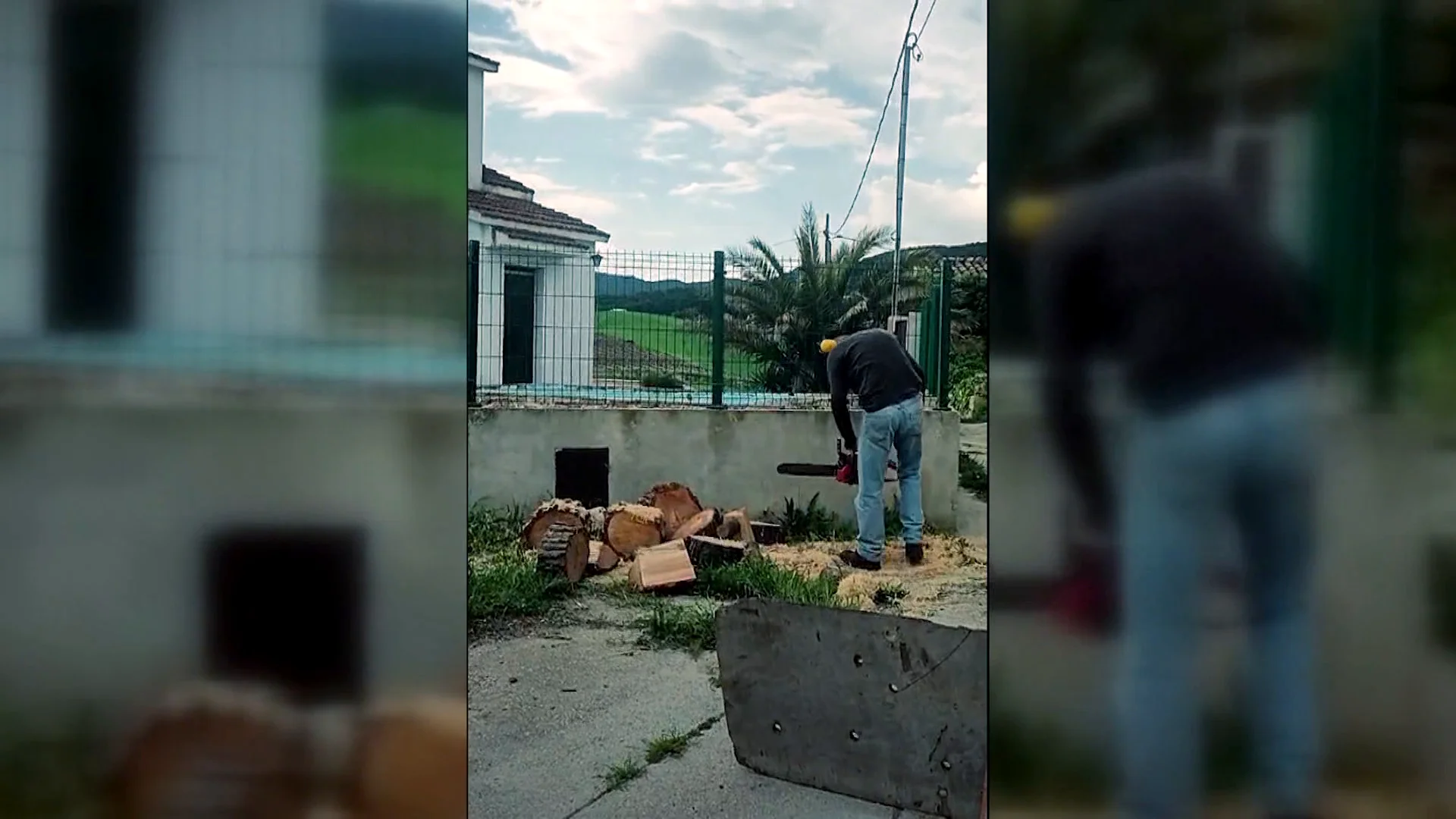 Viven aterrorizados por las amenazas con hacha y motosierra de un vecino: "No es plan de vivir así" Viven aterrorizados por las amenazas con hacha y motosierra de un vecino: "No es plan de vivir así"