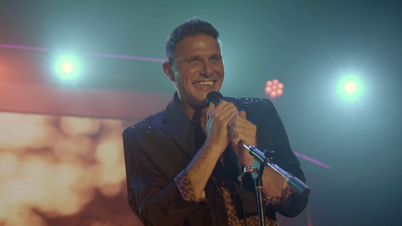 Joaquín sorprende cantando ‘No dejes de soñar’ en Sevilla: “Esta noche es muy especial para mí”