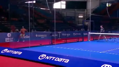 ¡Se fue hasta Mallorca! La salida de pista de Tapia en el Menorca Open de pádel ¡Se fue hasta Mallorca! La salida de pista de Tapia en el Menorca Open de pádel