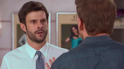 Román pega a Chimo tras enterarse de su traición con Alicia: "Pensaba que éramos como hermanos" Román pega a Chimo tras enterarse de su traición con Alicia: "Pensaba que éramos como hermanos"