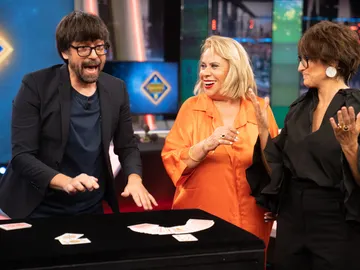 "¡Qué fenómeno!": Luis Piedrahita sorprende a Carmina Barrios y Silvia Abril con su magia "¡Qué fenómeno!": Luis Piedrahita sorprende a Carmina Barrios y Silvia Abril con su magia