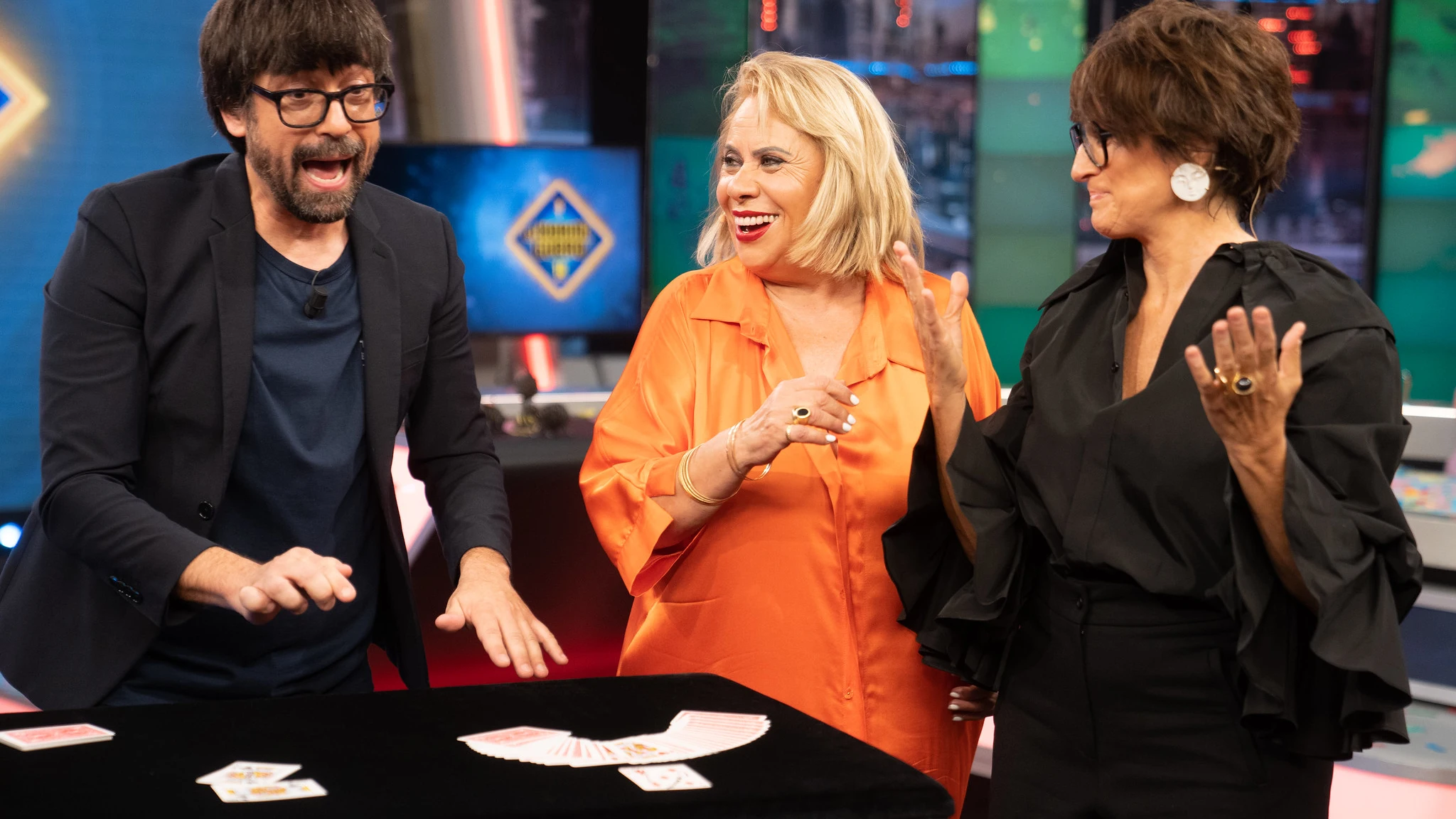 "&iexcl;Qu&eacute; fen&oacute;meno!": Luis Piedrahita sorprende a Carmina Barrios y Silvia Abril con su magia