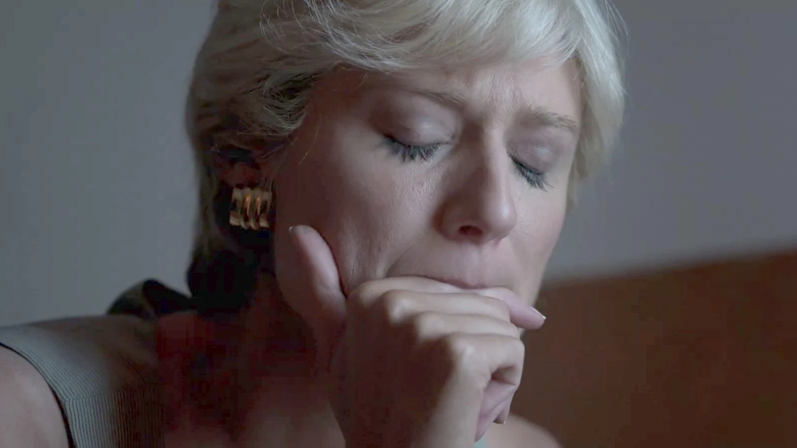 Elizabeth Debicki como Lady Di en el final de la temporada 6 de The Crown