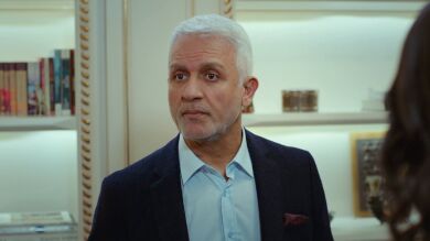 Halit, muy enfadado con Yildiz, le prohíbe ser la mujer del tiempo... ¡Pero ella se opone!