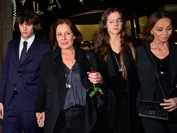 Nuria González, con sus hijos e Isabel Preysler Nuria González, con sus hijos e Isabel Preysler