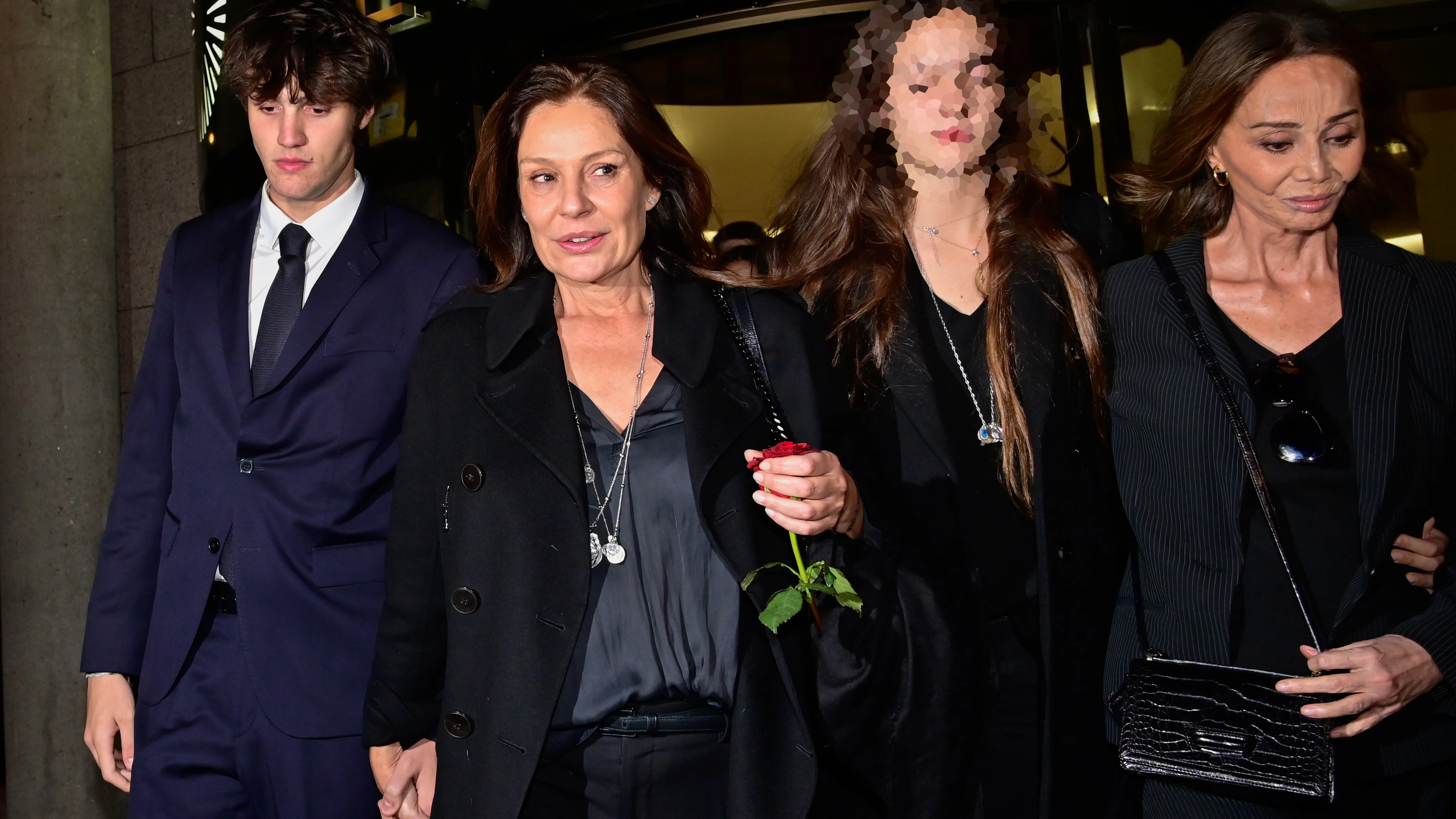Nuria González, con sus hijos e Isabel Preysler Nuria González, con sus hijos e Isabel Preysler