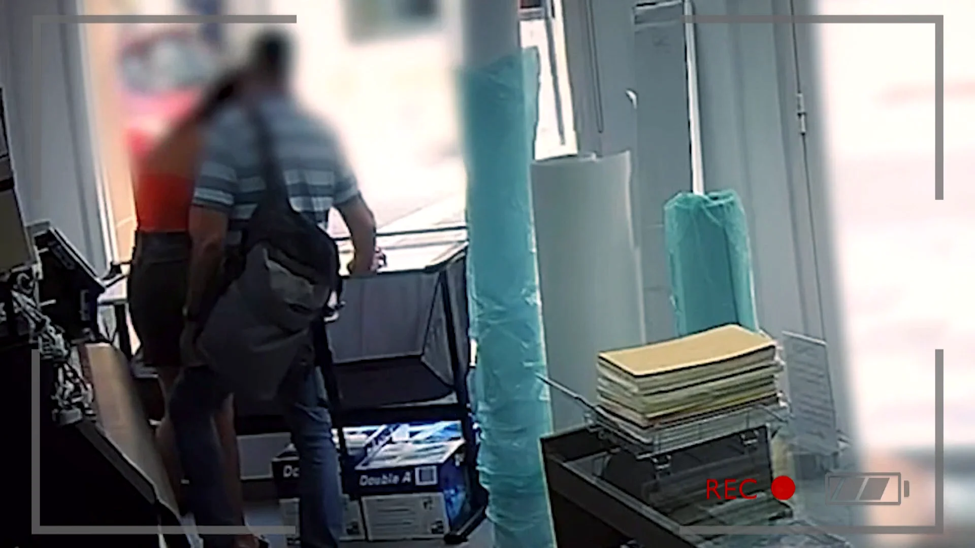 Detienen a un hombre por grabar las partes &iacute;ntimas de una dependienta con una c&aacute;mara que guardaba en el zapato