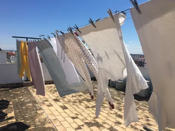Ropa blanca tendida Ropa blanca tendida