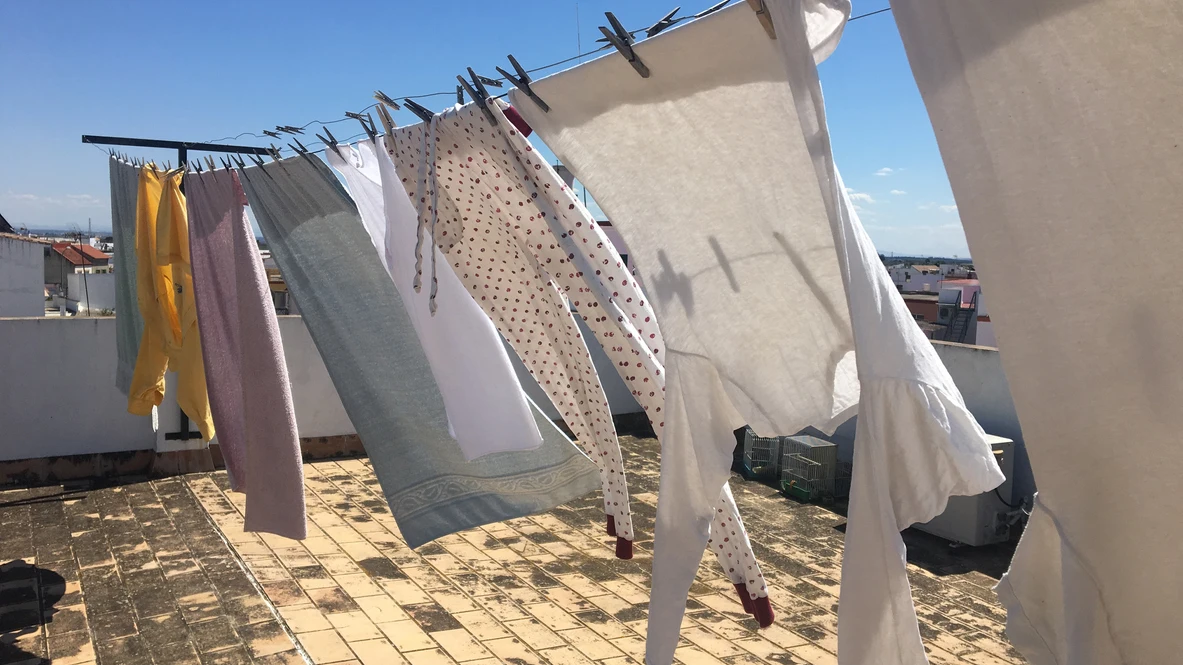 Ropa blanca tendida Ropa blanca tendida