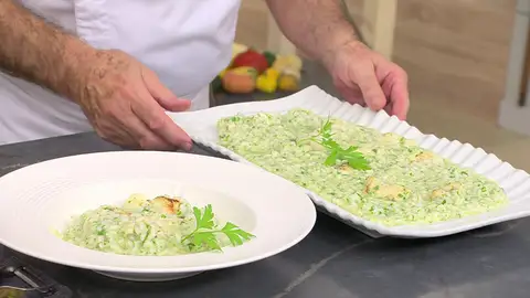 Risotto de rape con pesto de perejil y almendras