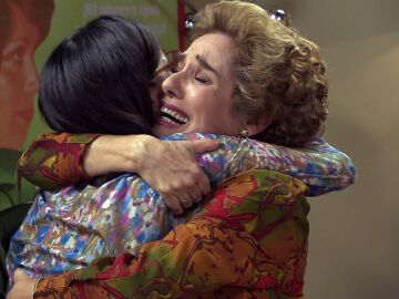 &iexcl;Benigna ya es abuela! La esperada noticia llena de emoci&oacute;n la Plaza de los Frutos