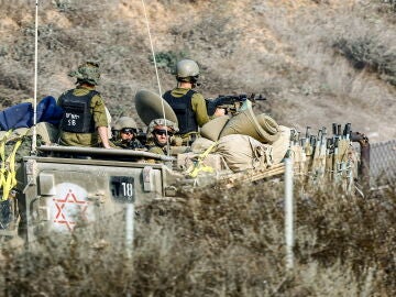 Imagen de soldados israelíes cerca de la frontera de Gaza