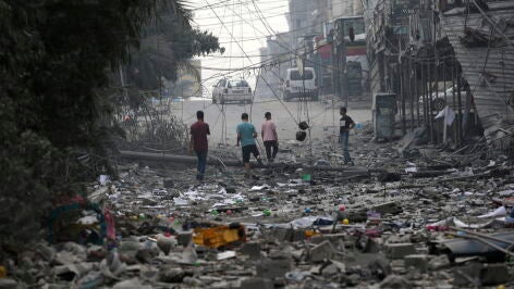 Imagen de la ciudad de Gaza afectada por los bombardeos israel&iacute;es