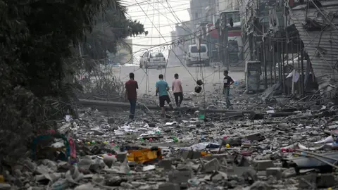 Imagen de la ciudad de Gaza afectada por los bombardeos israelíes Imagen de la ciudad de Gaza afectada por los bombardeos israelíes
