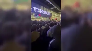 La multitud en el aeropuerto ruso