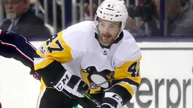 Muere Adam Johnson, jugador de hockey sobre hielo, al cortarse el cuello con un pat&iacute;n