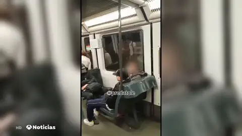 Vídeo: jóvenes esnifan cola en las vías del Metro de Barcelona Vídeo: jóvenes esnifan cola en las vías del Metro de Barcelona