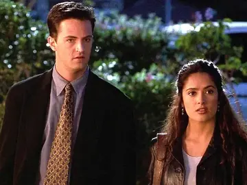 Matthew Perry y Salma Hayek en Solo los locos se enamoran Matthew Perry y Salma Hayek en Solo los locos se enamoran
