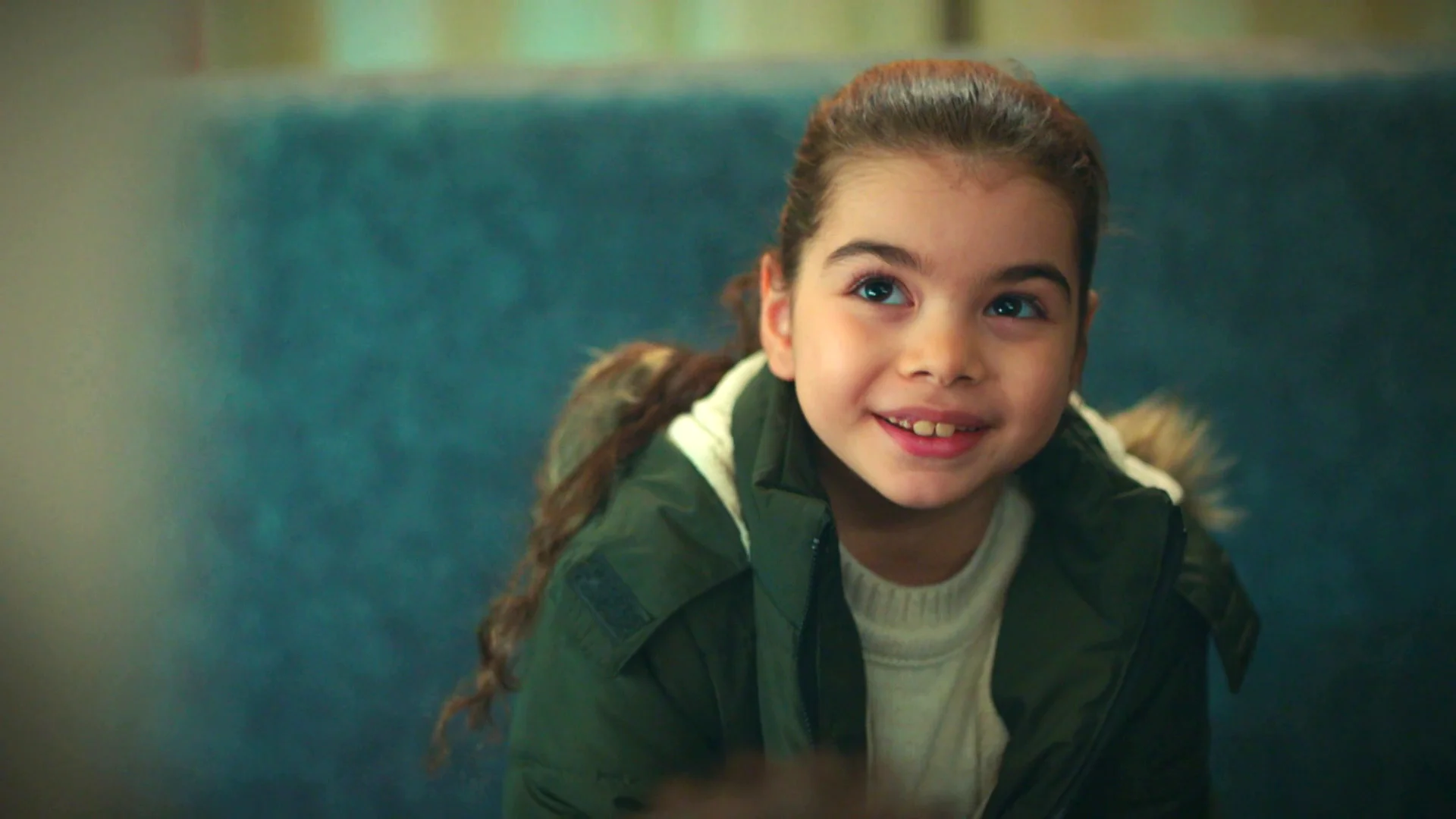 Tolga encuentra en Bahar, la niña que tiene el corazón de Leyla, una razón para volver a sonreír Tolga encuentra en Bahar, la niña que tiene el corazón de Leyla, una razón para volver a sonreír