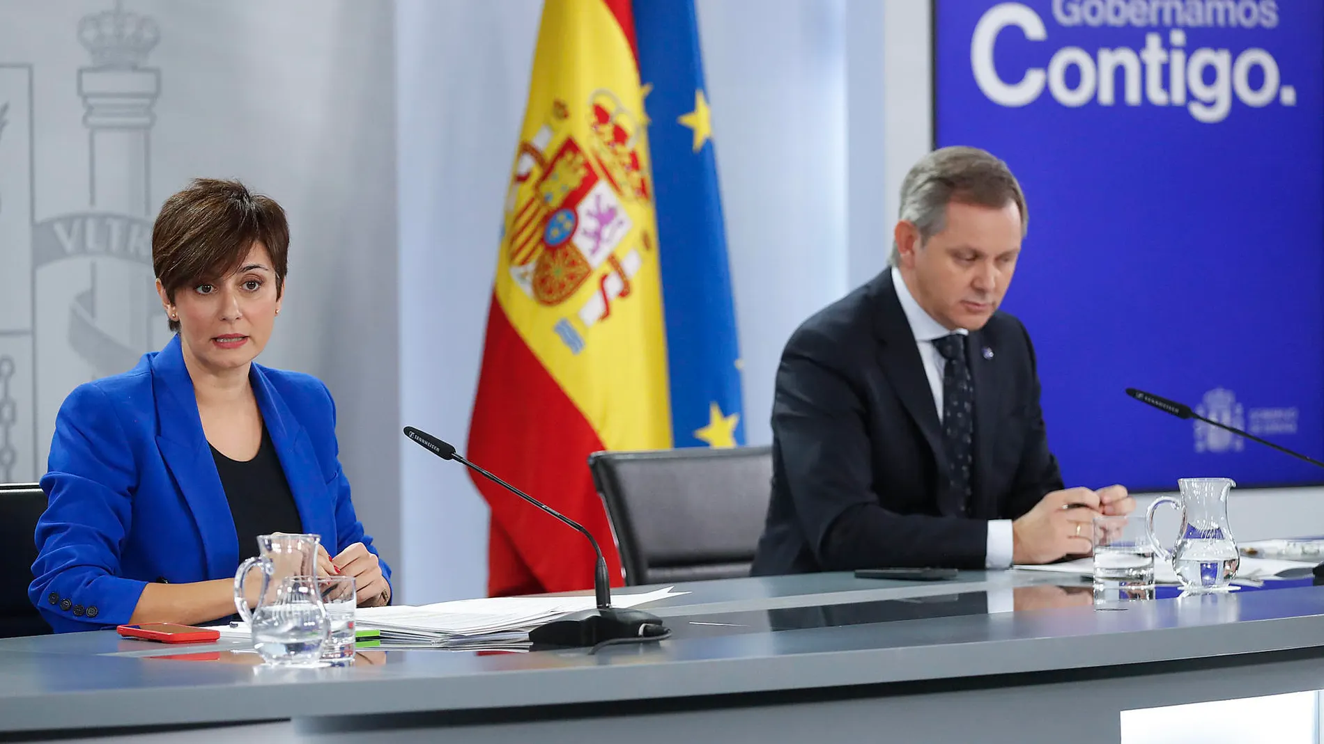 La portavoz del Gobierno y ministra de Política Territorial, Isabel Rodríguez, y el Ministro de Sanidad, José Manuel Miñones