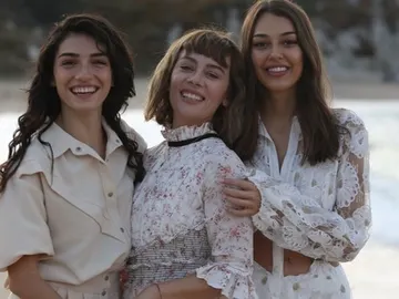 Cemre, Rüya y Çiçek de En llamas Cemre, Rüya y Çiçek de En llamas