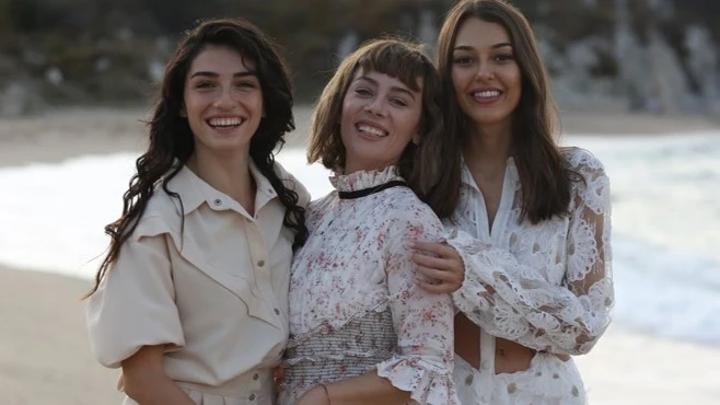 Cemre, R&uuml;ya y &Ccedil;i&ccedil;ek de En llamas
