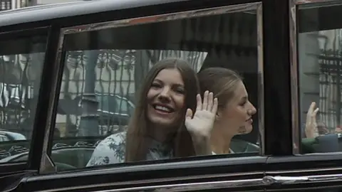 La infanta Sofía, junto a su hermana la princesa Leonor La infanta Sofía, junto a su hermana la princesa Leonor