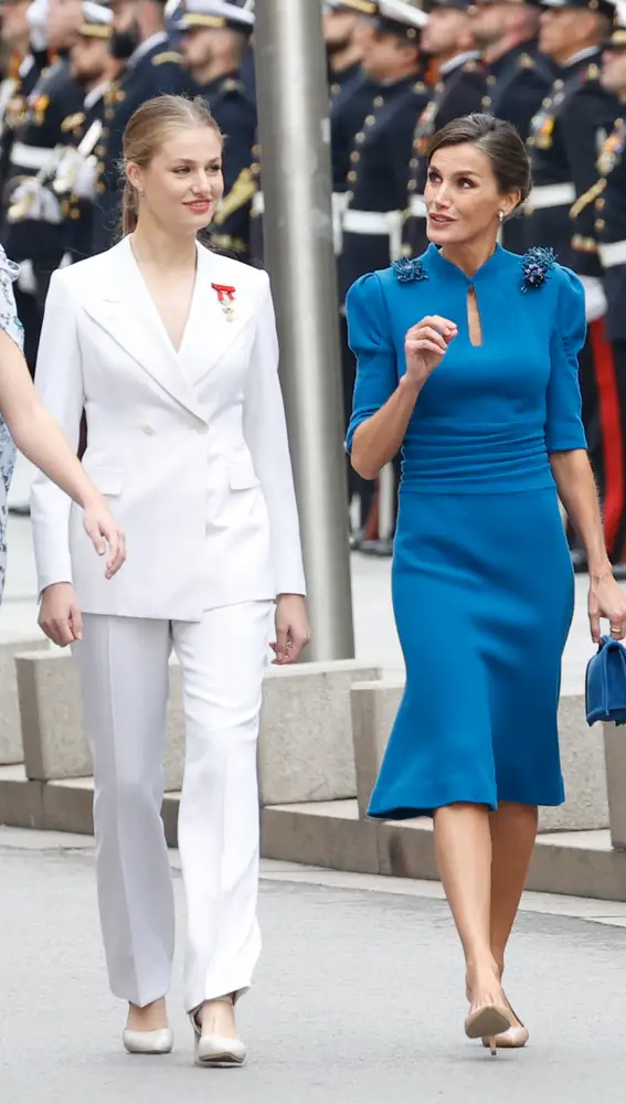 El look de la reina Letizia y la princesa Leonor