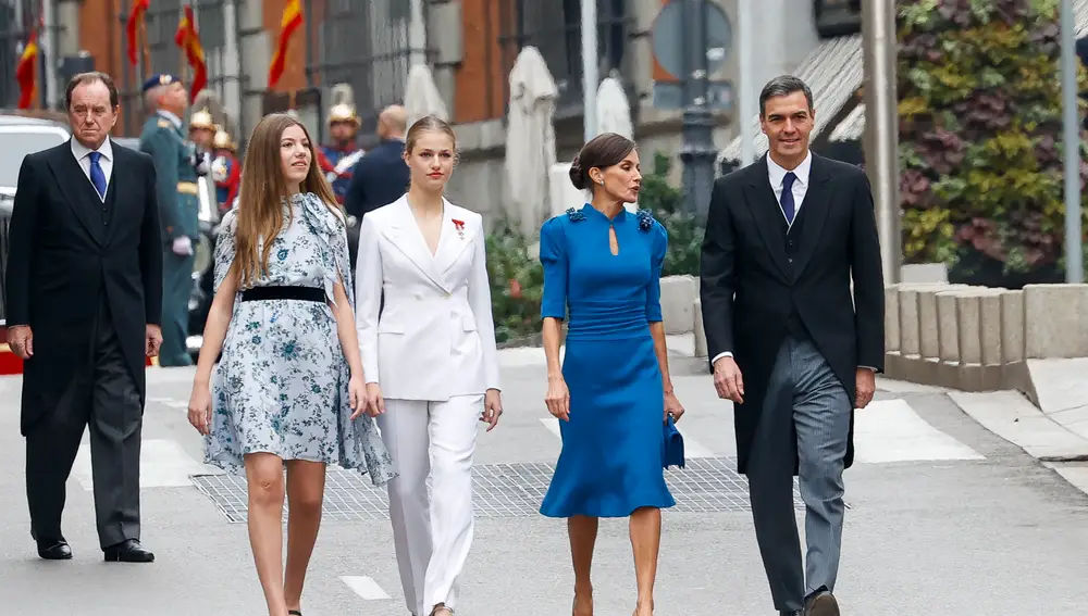 La infanta Sofía, la princesa Leonor, la reina Letizia y el presidente Pedro Sánchez
