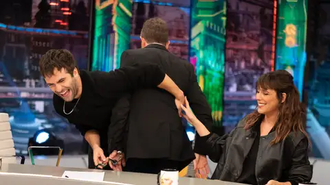 ¡Pablo Motos, 'detenido'! Ricardo Gómez esposa al presentador en directo ¡Pablo Motos, 'detenido'! Ricardo Gómez esposa al presentador en directo