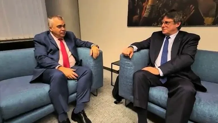 Carles Puigdemont reunido con el secretario de organización del PSOE Carles Puigdemont reunido con el secretario de organización del PSOE