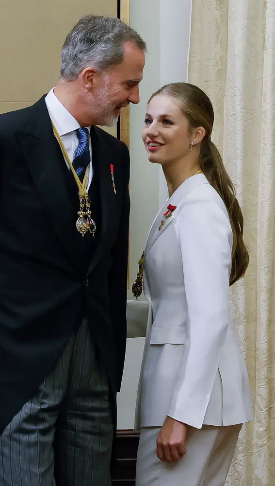 Miradas de complicidad entre Felipe VI y la princesa Leonor