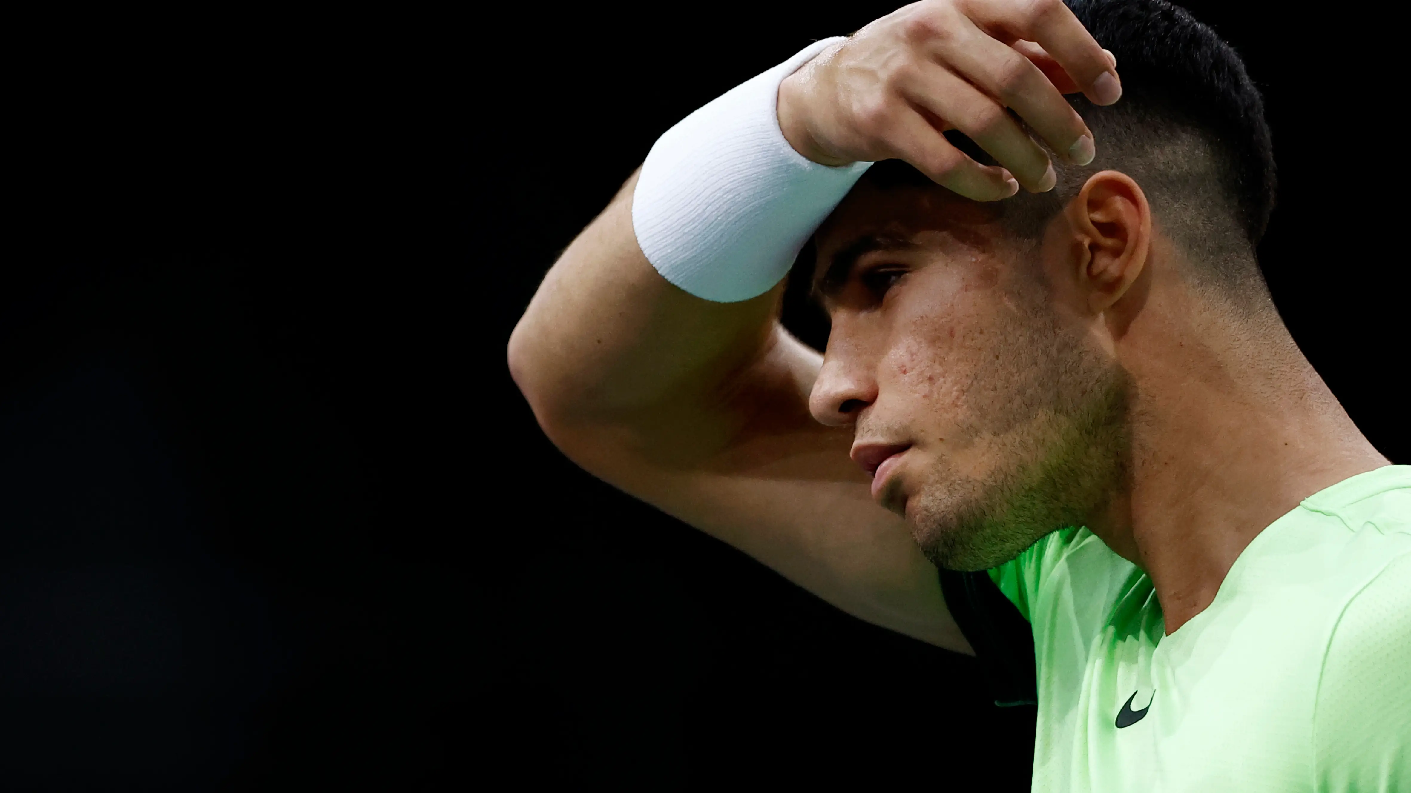 Carlos Alcaraz en el partido ante Roman Safiullin en el Masters de París Carlos Alcaraz en el partido ante Roman Safiullin en el Masters de París
