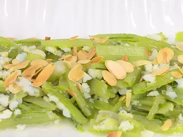 Receta saludable y barata, elaborada al vapor, de Arguiñano: borraja con bacalao Receta saludable y barata, elaborada al vapor, de Arguiñano: borraja con bacalao