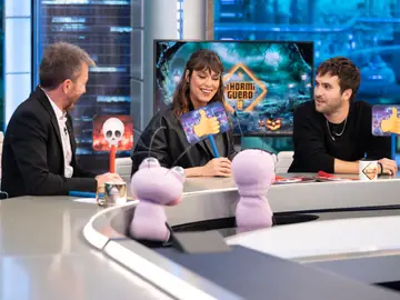 ¿Harían un trío con sus parejas? Las hormigas ponen al límite a Ricardo Gómez y a Belén Cuesta ¿Harían un trío con sus parejas? Las hormigas ponen al límite a Ricardo Gómez y a Belén Cuesta