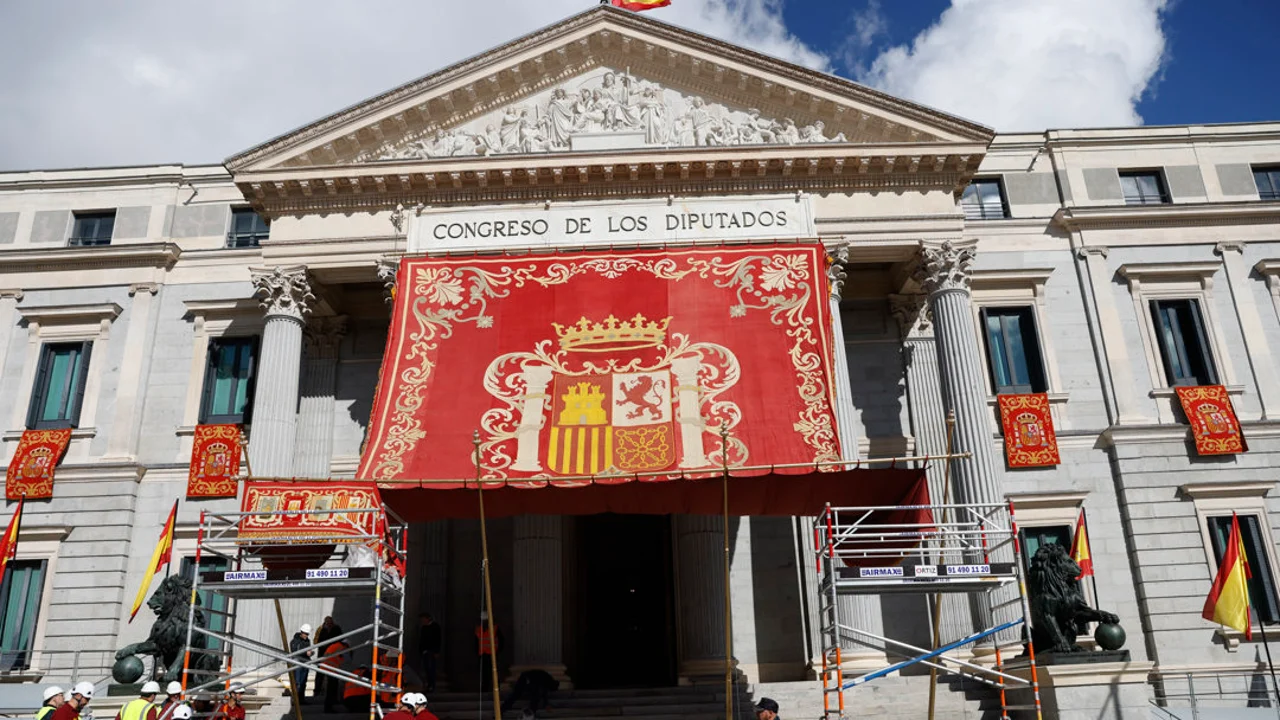 El baldaquino que luce en el atrio de la Puerta de los Leones El baldaquino que luce en el atrio de la Puerta de los Leones