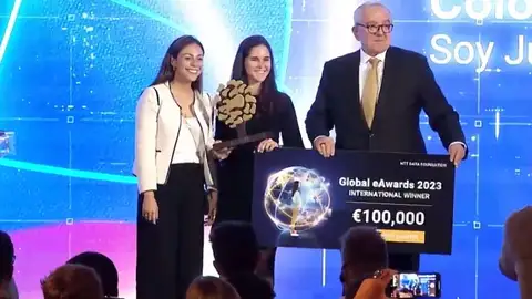 Dos jóvenes españolas reciben los Global eWards Dos jóvenes españolas reciben los Global eWards