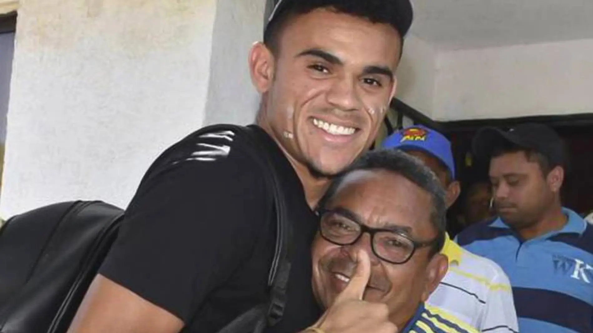 El futbolista Luis Díaz junto a su padre