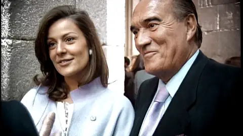 Así ha sido la relación de Nuria González, viuda de Fernández Tapias, con sus hijastros a lo largo de los años Así ha sido la relación de Nuria González, viuda de Fernández Tapias, con sus hijastros a lo largo de los años