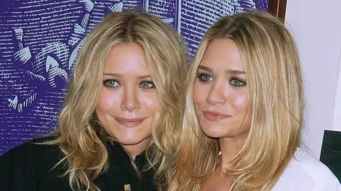 Ashley Olsen y Mary-Kate Olsen en Nueva York en el año 2008 Ashley Olsen y Mary-Kate Olsen en Nueva York en el año 2008