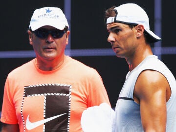Rafa Nadal y Toni Nadal en el Open de Australia 2017