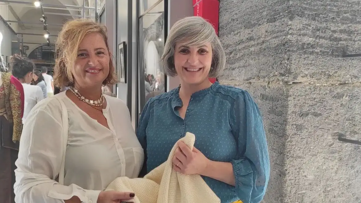 In&eacute;s Rodr&iacute;guez (derecha), Premio Nacional de Artesan&iacute;a