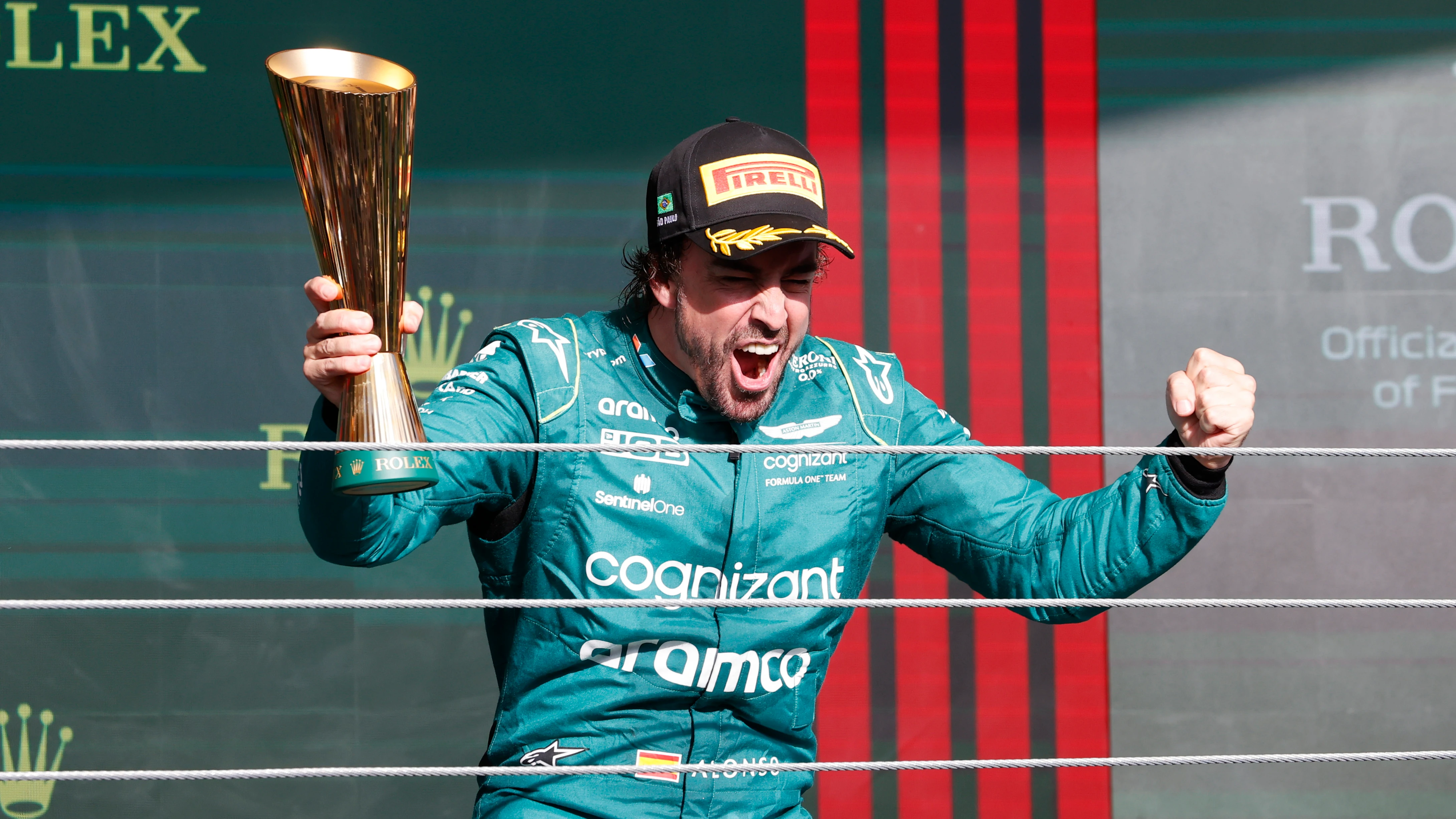 Fernando Alonso celebra con efusividad su podio (3&ordf;) en el GP de Brasil 2023