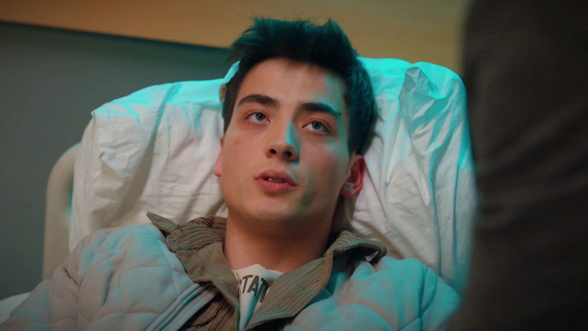 Sarp está fuera de peligro, pero se hace la victima frente a su familia: "Ömer es el culpable de todo" Sarp está fuera de peligro, pero se hace la victima frente a su familia: "Ömer es el culpable de todo"