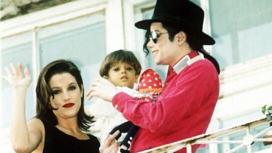 Michael Jackson y su mujer Lisa Marie Presley de visita en Budapest