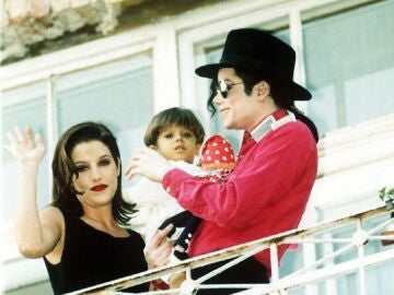 Michael Jackson y su mujer Lisa Marie Presley de visita en Budapest