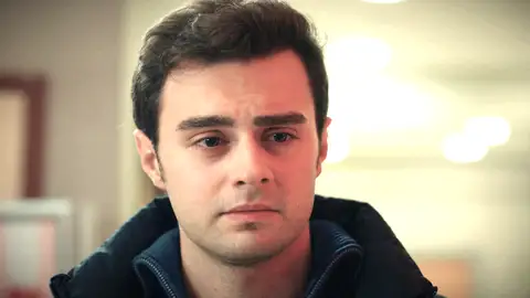 Ömer, decepcionado con Ahmet al ver que se posiciona del lado de Sarp: "Pensé que podíamos ser padre e hijo" Ömer, decepcionado con Ahmet al ver que se posiciona del lado de Sarp: "Pensé que podíamos ser padre e hijo"