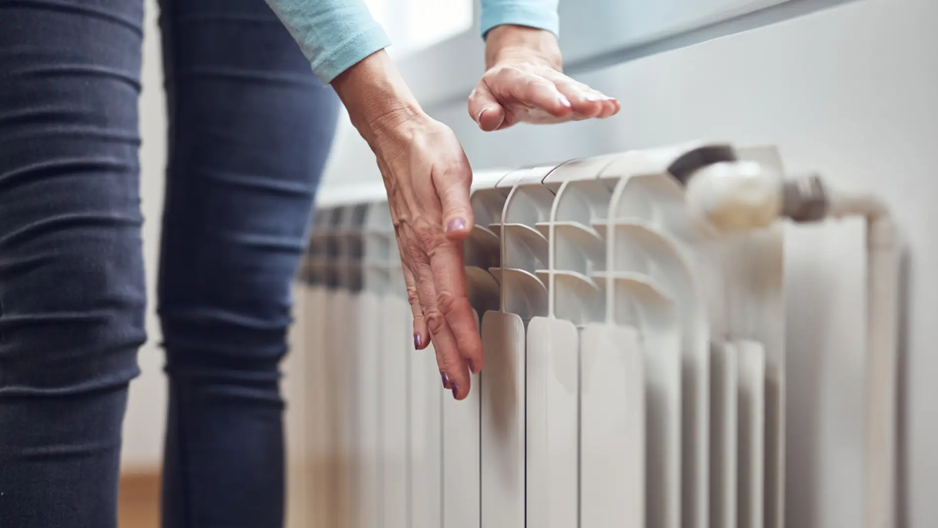 Cómo limpiar los radiadores con la ayuda de un secador